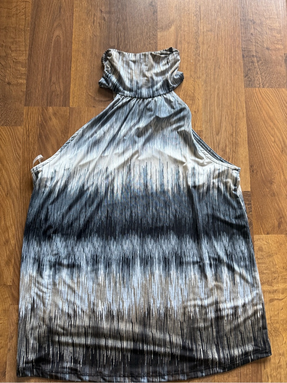 Sleeveless High-Neck Gradient sleeveless top- Black & Gray